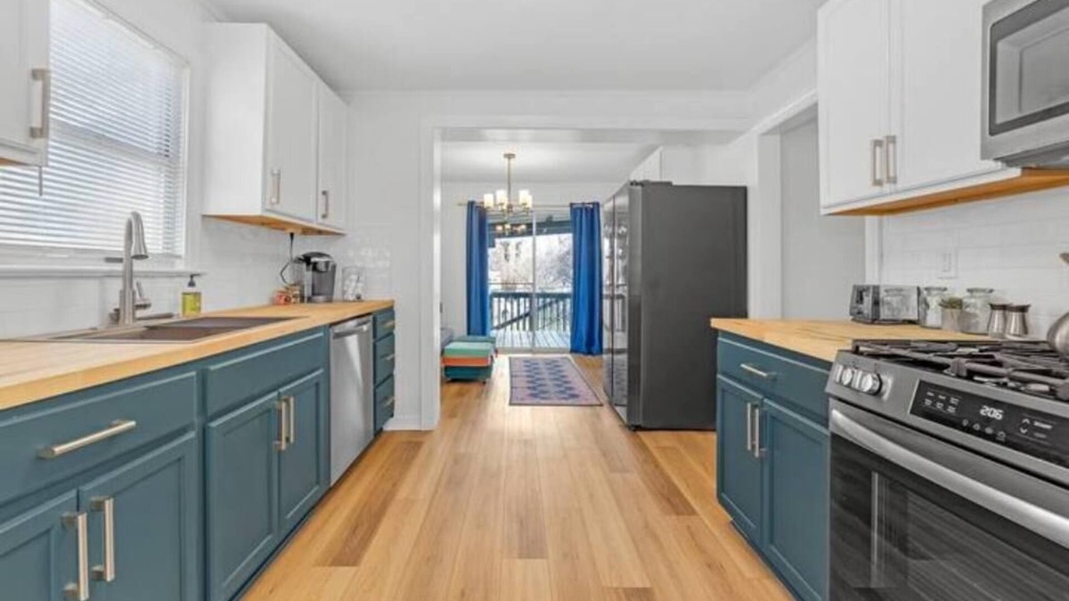 Turner Park House | Renovated Spacious Mansion near TU and Gathering Place. Pet/Family Friendly!