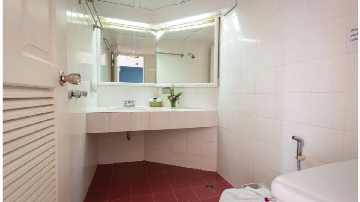 Karon Hotel | :) renovated standard room #17, 3 min walk to karon beach