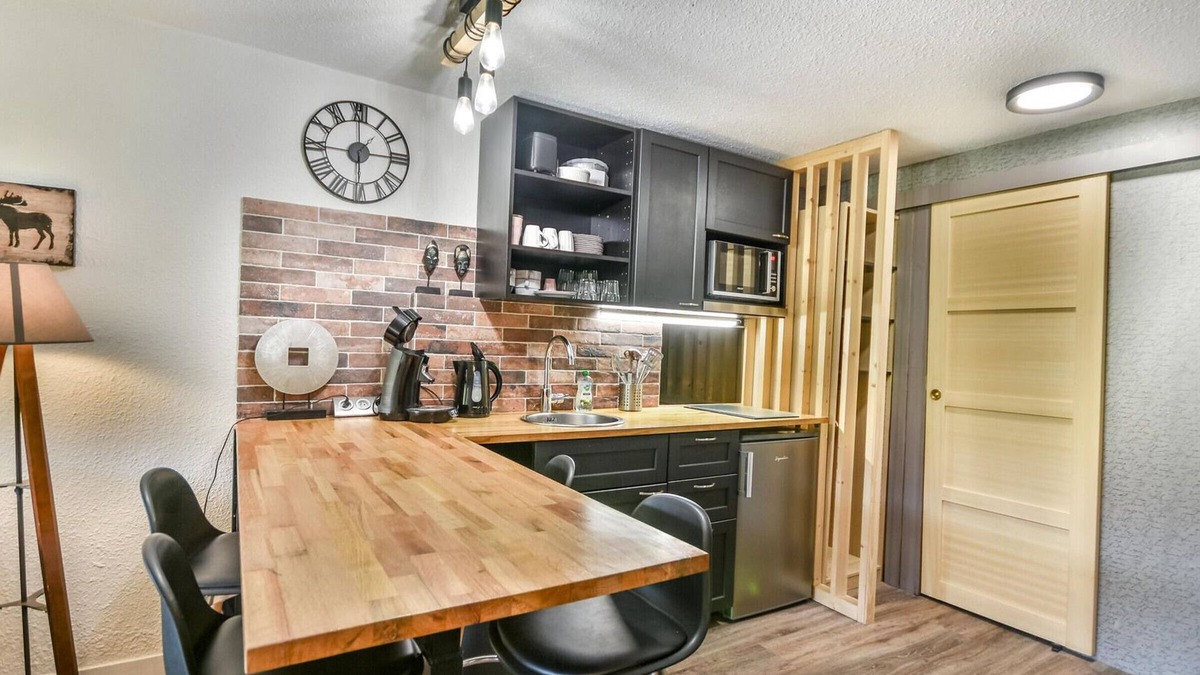 Les Gets Apartment | Renovated Studio with Cabin in Village Center, Near Ski Lifts - Les Gets