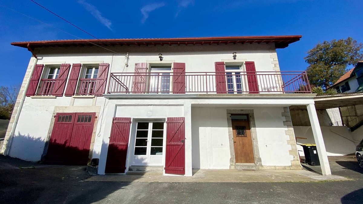Cambo-les-Bains Apartment | Renovated T3 apartment with WIFI, near Cambo-les-Bains thermal baths