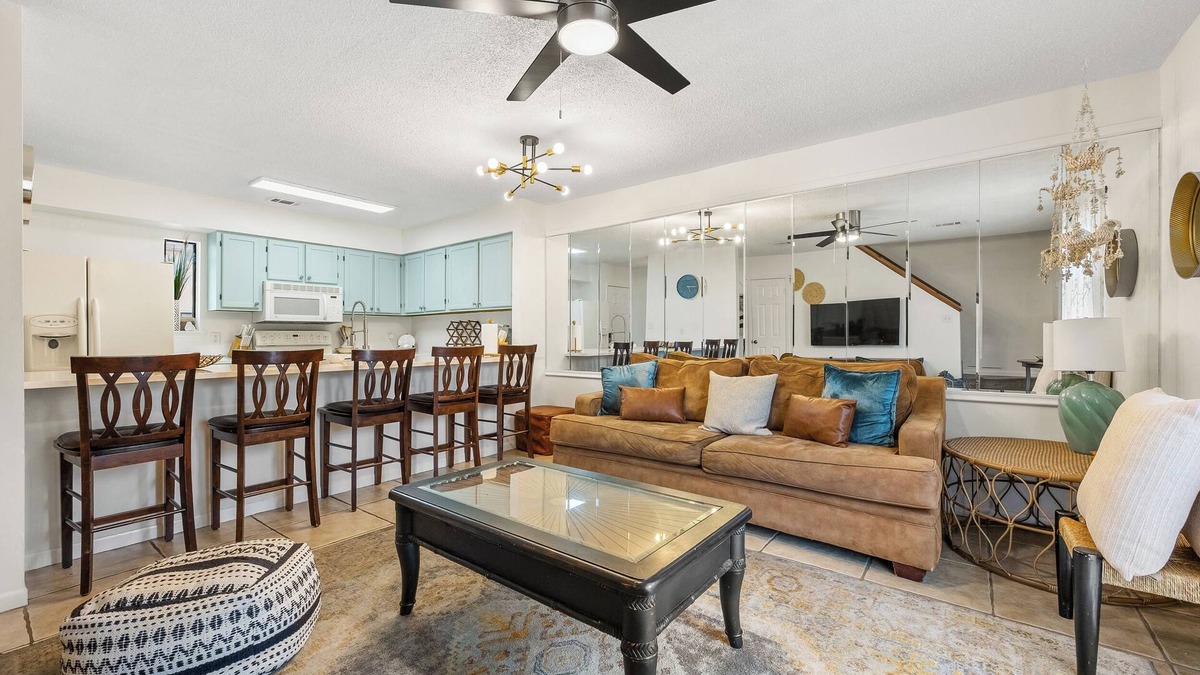 Mary Esther House | Renovated Town-home -Steps to Santa Rosa Sound 2BR , Washer/Dryer, Seasonal Pool