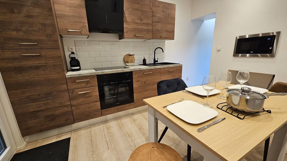 Epinal Cottage | Renovated townhouse with private garage in Épinal