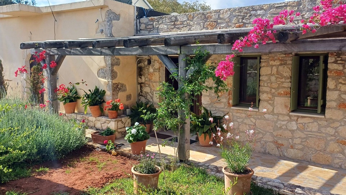 Katochori House | Renovated traditional house with swimming pool