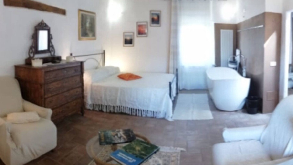 Castel del Piano House | Renovated Tuscan-style country house