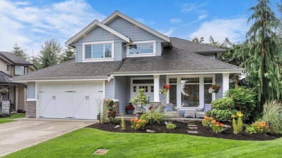 Langley House | Renovated two-bedroom basement suite. Close to the mountains, city, and ocean.