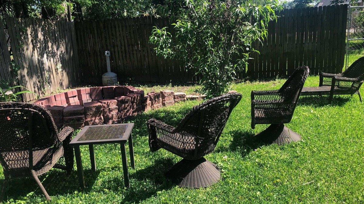Albany House | Rent a House, lots of space, deck, porch, fire pit, fire place, large rooms