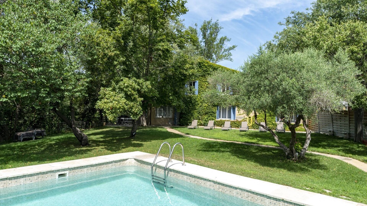 Grans House | rental in the heart of Provence with private pool secured