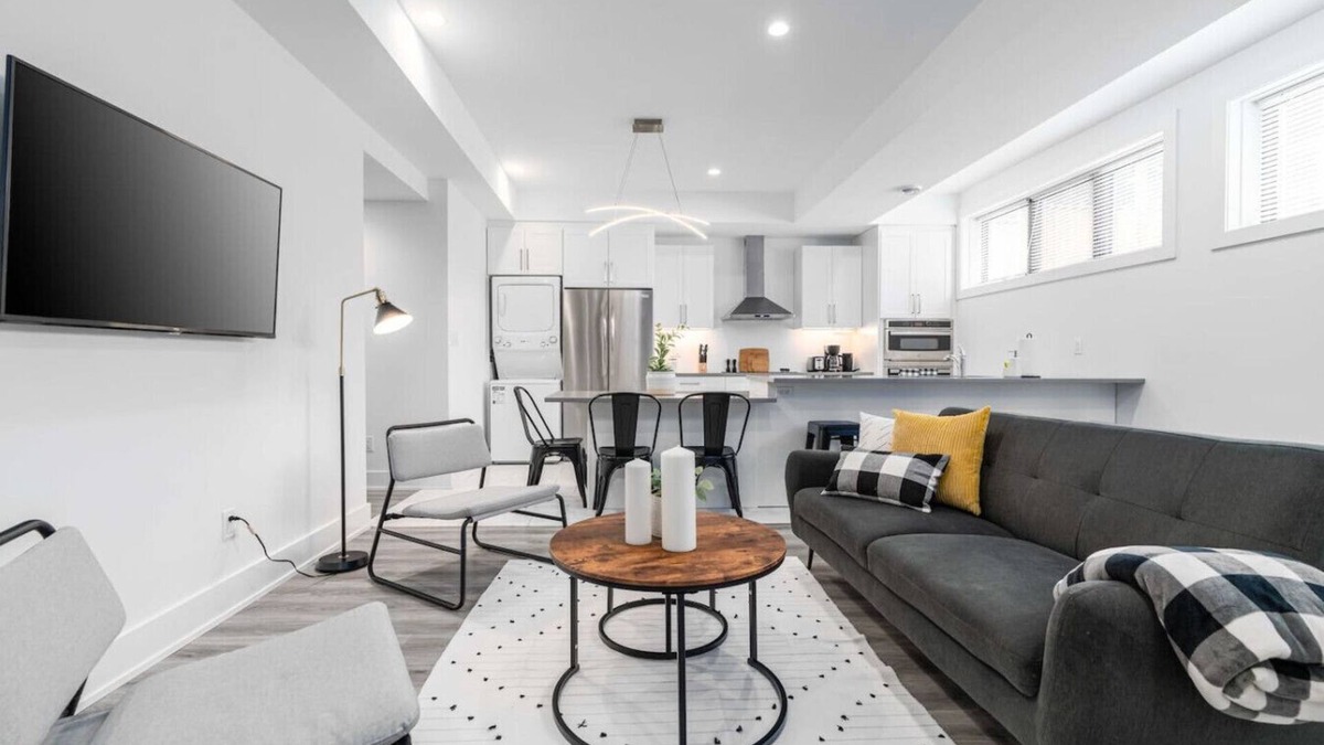 Downtown London Condo | RentX| Downtown London/2bd/2Bath