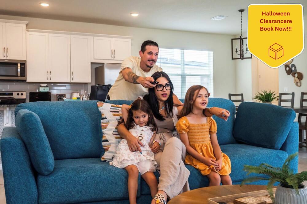 Four Corners House | Reserve your stay now and unlock launch rewards like bonus nights, VIP gifts, and more!