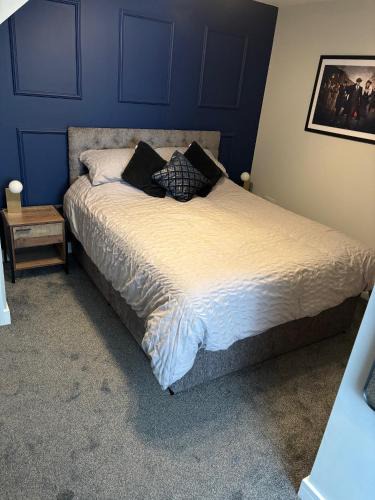 Edgbaston Apartment | Reservoir Suite - Modern Private Apartment with King Bed