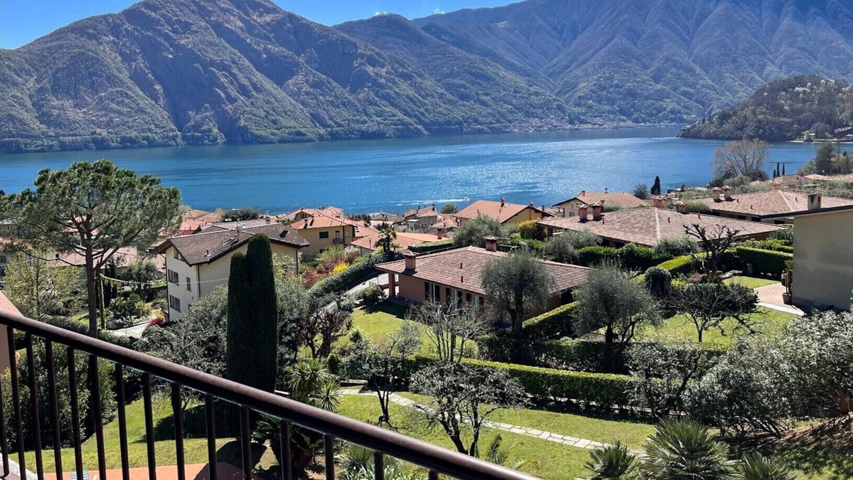 Azzano Apartment | Residence Brentano Lake view apartment