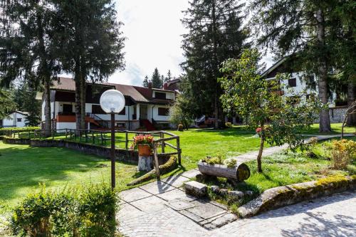 Pescasseroli Apartment | Residence Dei Medici-La casa nel parco