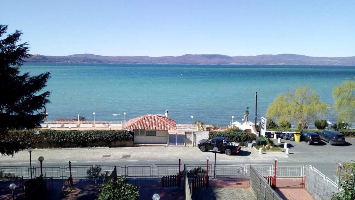 Lake Bracciano Apartment | Residence "Gli Etruschi".charming on the lake - Breathtaking view!