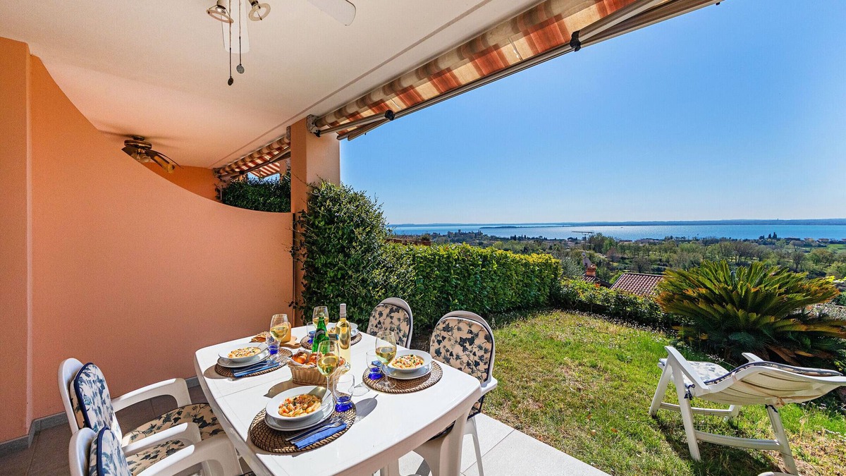 Soiano del Lago Apartment | Residence Giardino 3 by Wonderful Italy