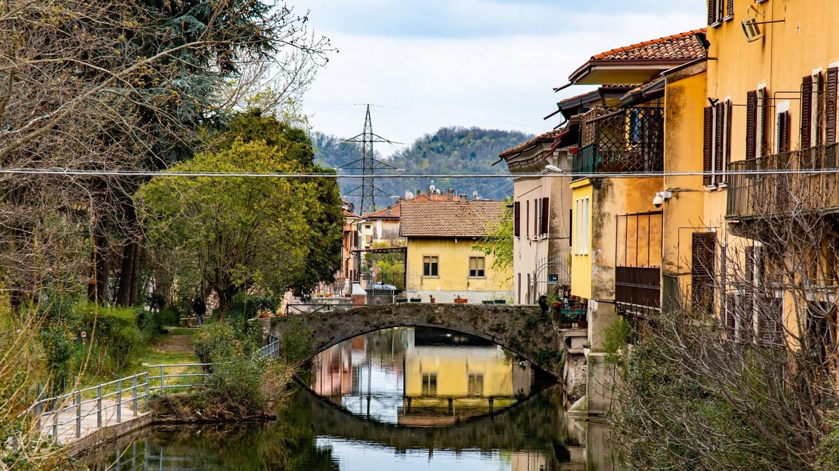 Villanuova sul Clisi Apartment | Residence Canneto Pool And Lake View, Villanuova sul Clisi, Italy