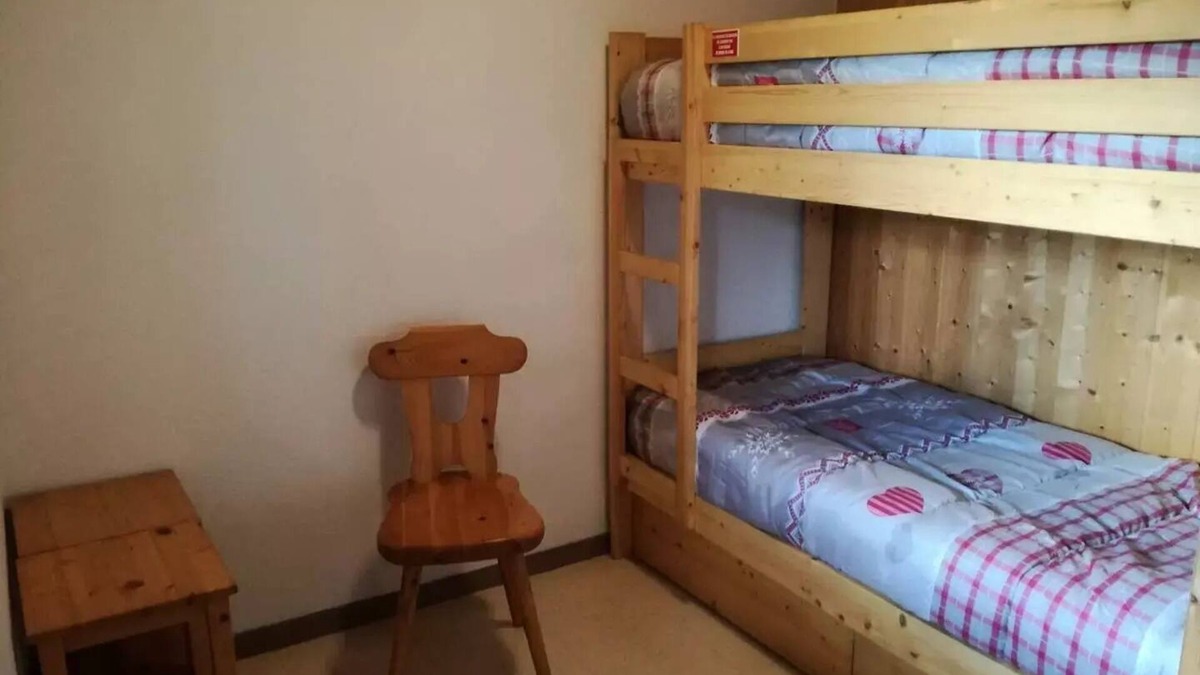 Saint-Jean-d'Arves Apartment | Residence Les Marmotes - Apartment in chalet near the slopes and ski school