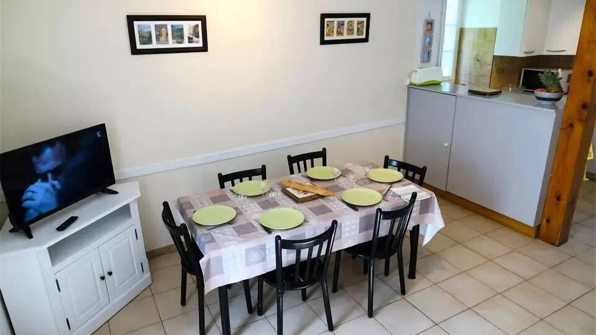 Bagneres-de-Luchon Villa | Residence Pouzoulet - LUCHON HOUSE NEAR THE MARKET - 3 CHARMS JARDIN