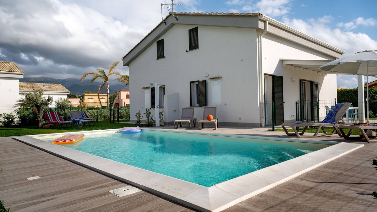 Piane Vecchie Villa | Residence Salinelle Beach VILLA VULCANO 4 WITH SHARED POOL