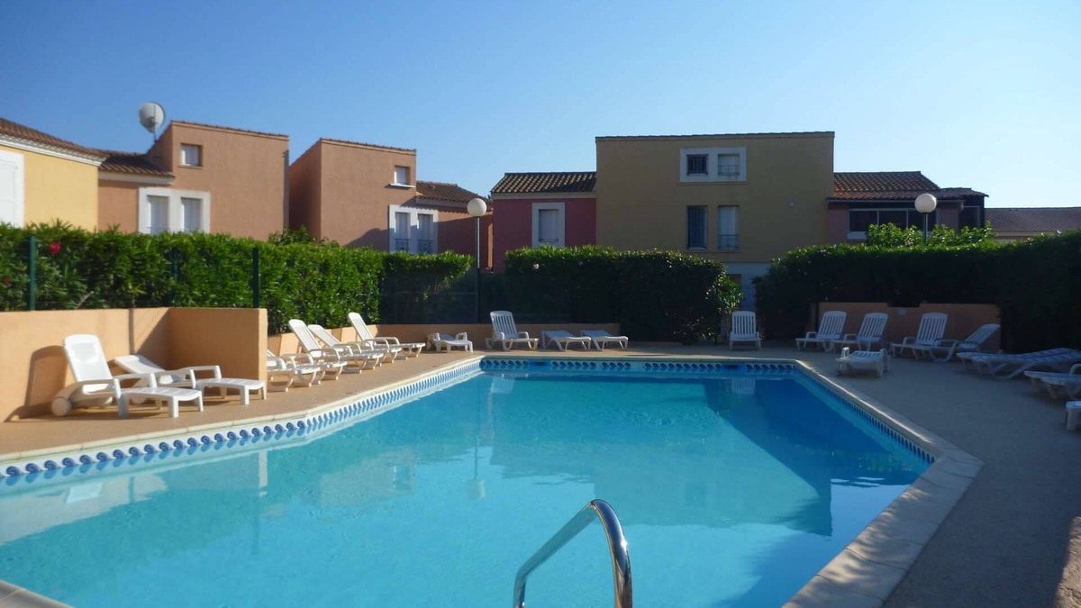 Marseillan Apartment | Residence with swimming pool and tennis court