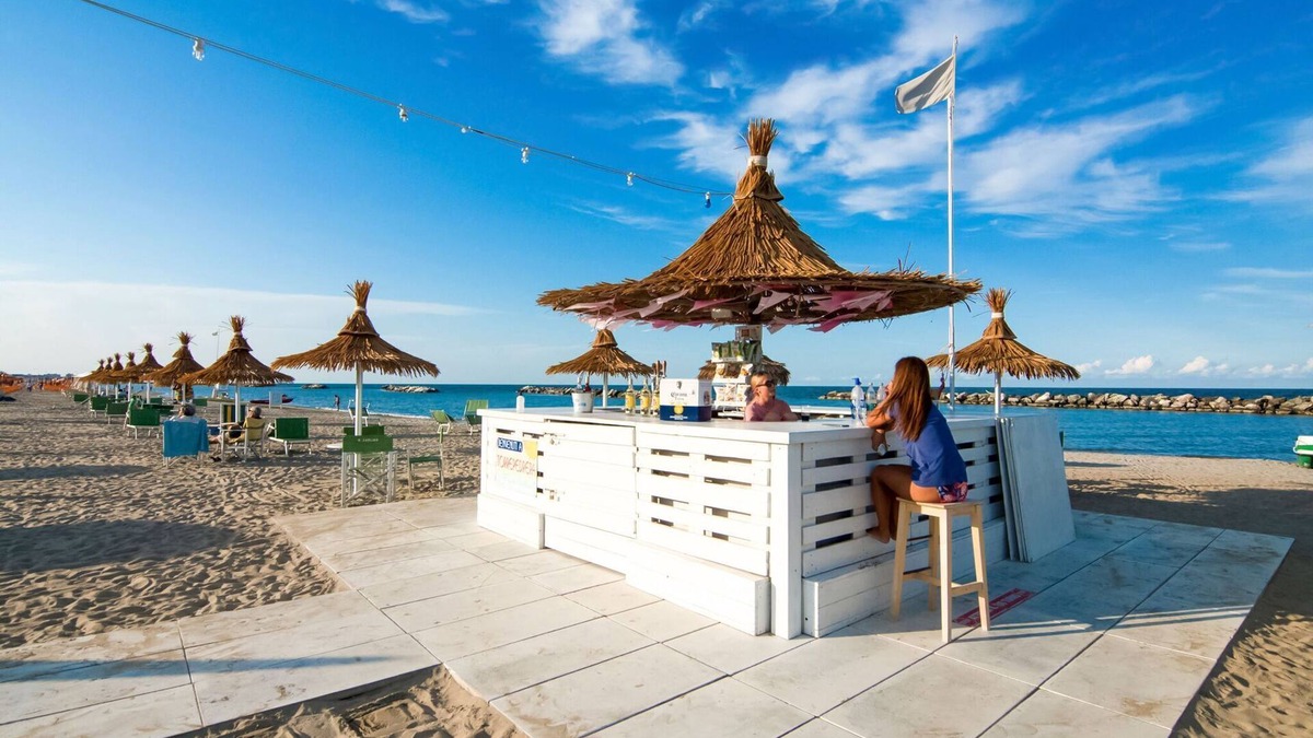 Torre Pedrera Apartment | Residence with swimming pool nearby the sea.