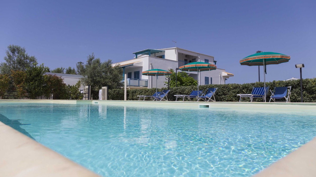 Donnalucata House | Residence with swimming pool a few meters from the sea and the cities of Montalbano
