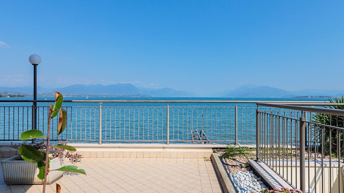 Desenzano del Garda Apartment | Residenza Miralago with pool - Ground floor One-bedroom