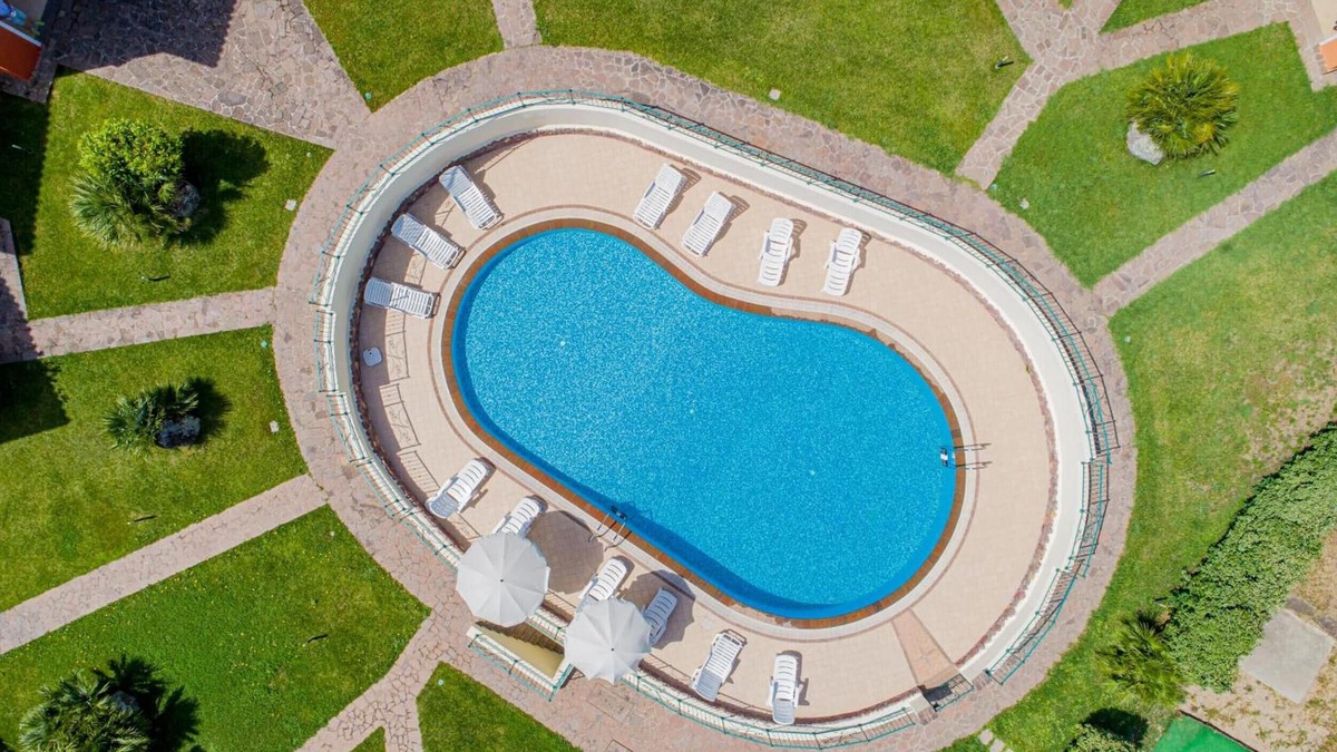 Tergu Apartment | Residenza Le Farfalle 'A' with Garden View, Wi-Fi and Air Conditioning