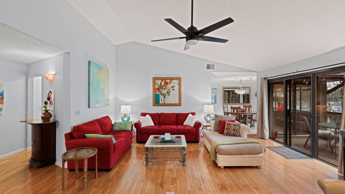 Salem Condo | Resort Amenities, Dog Friendly, Keowee Lakefront, 5 Star Clean, Modern Vibe.