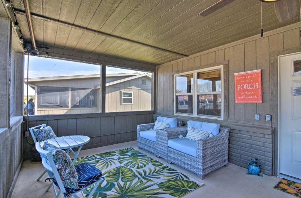 Lampe House | Resort Cabin with Nearby Pool and Lake Access!