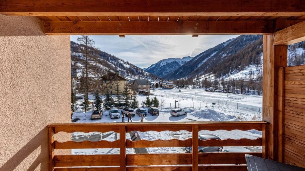 Abries Apartment | Resort center, fitness, swimming pool, parking, tv, ski locker, 50m², Abriès