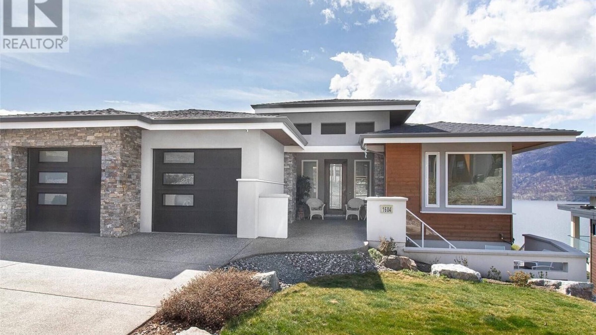 Central Okanagan House | Resort Home in Lake Okanagan - Lake Views/Pools/Hot Tubs/Gyms/Wine Trails/Golf