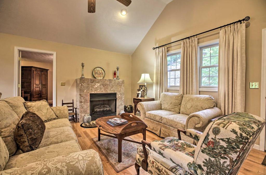 Massanutten House | Resort Home on Mountain Golf Course with Deck and View