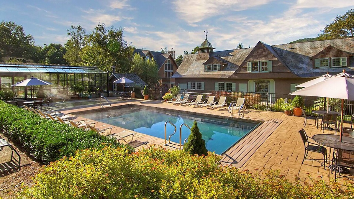 Proctorsville Condo | Resort Home with heated Pool and Tennis
