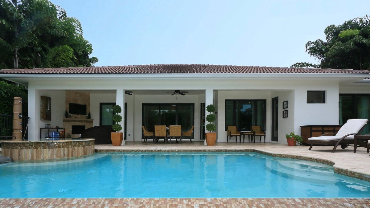 Royal Harbor House | Resort Lifestyle - Walk to 5th Avenue