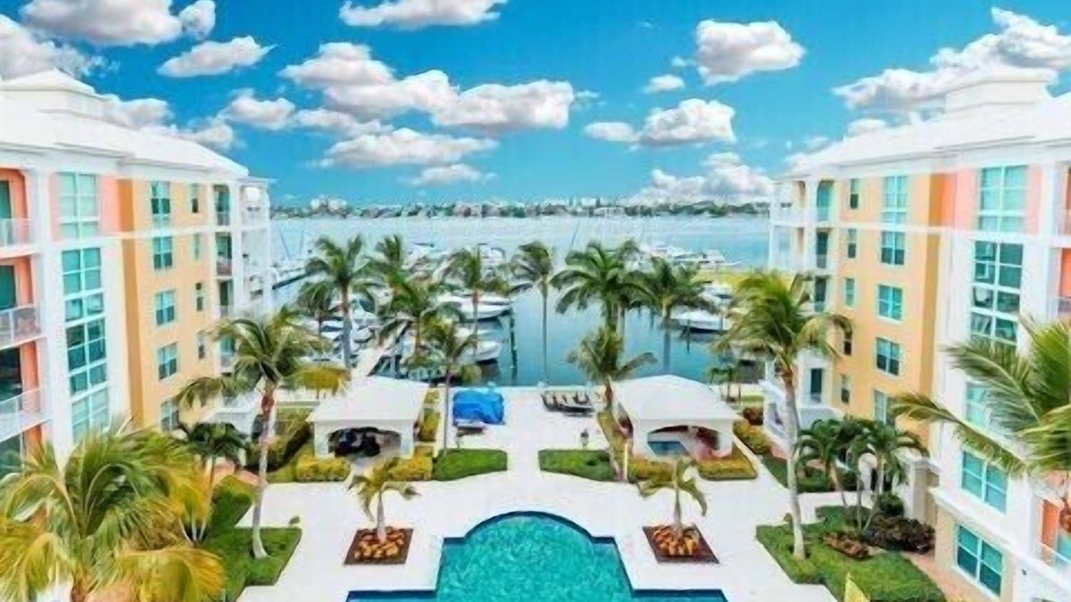 East Ocean Ave Condo | Resort living