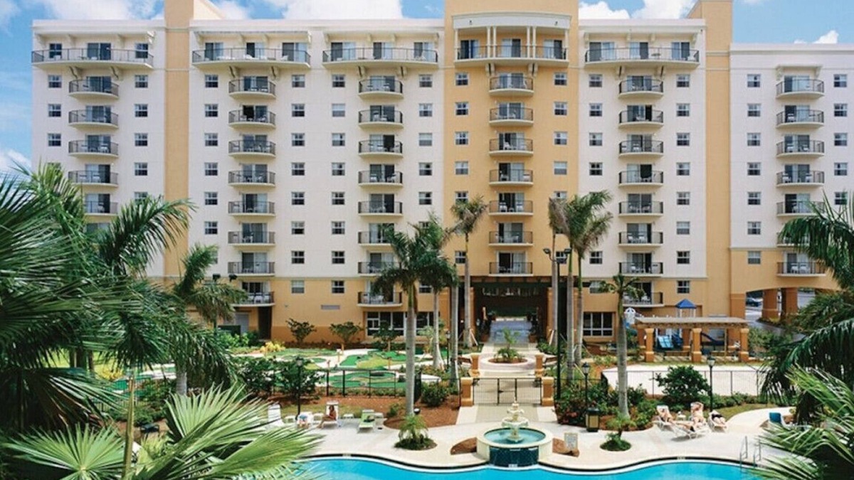 Survey Creek Resort | Resort Managed 2 BR -Sleeps 8 at Wyndham Palm Aire - Pools, Free Beach Shuttle!
