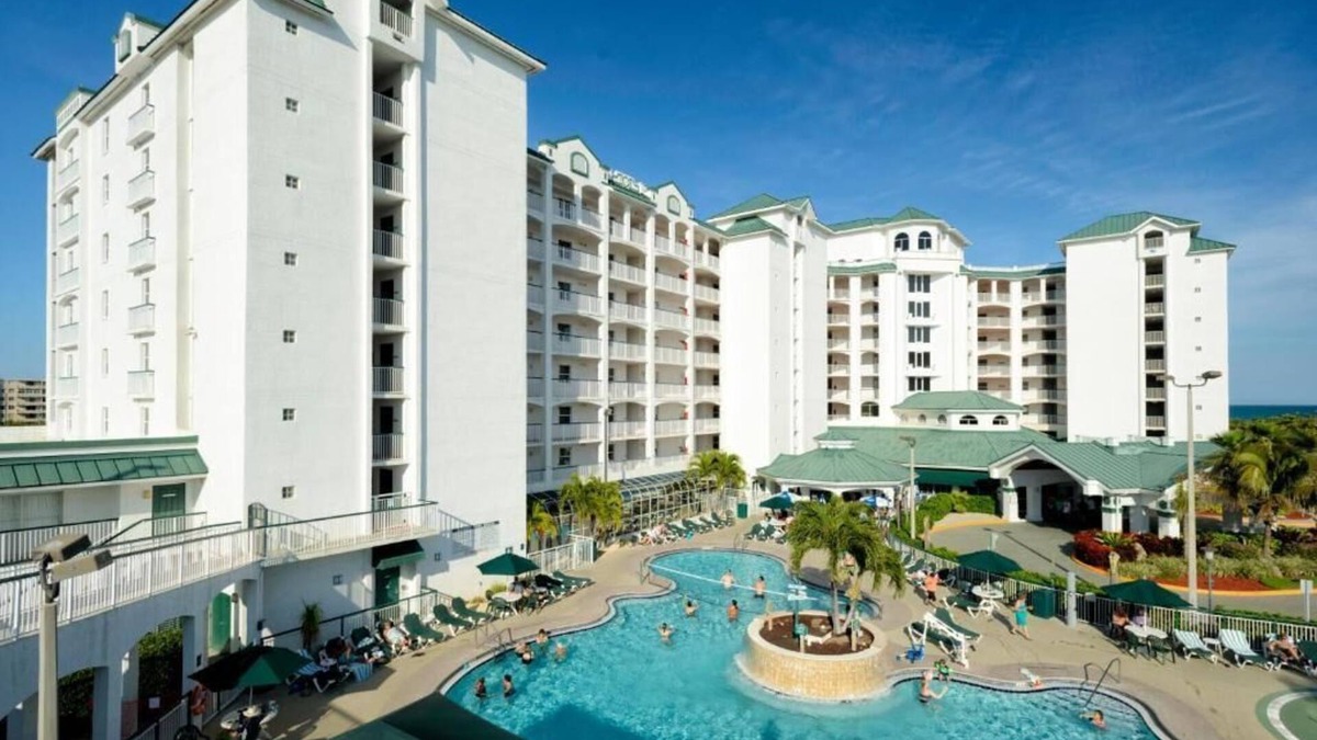 Cocoa Beach Resort | Resort on Cocoa Beach, Beautiful Condo with pool on Beach! Family Friendly!
