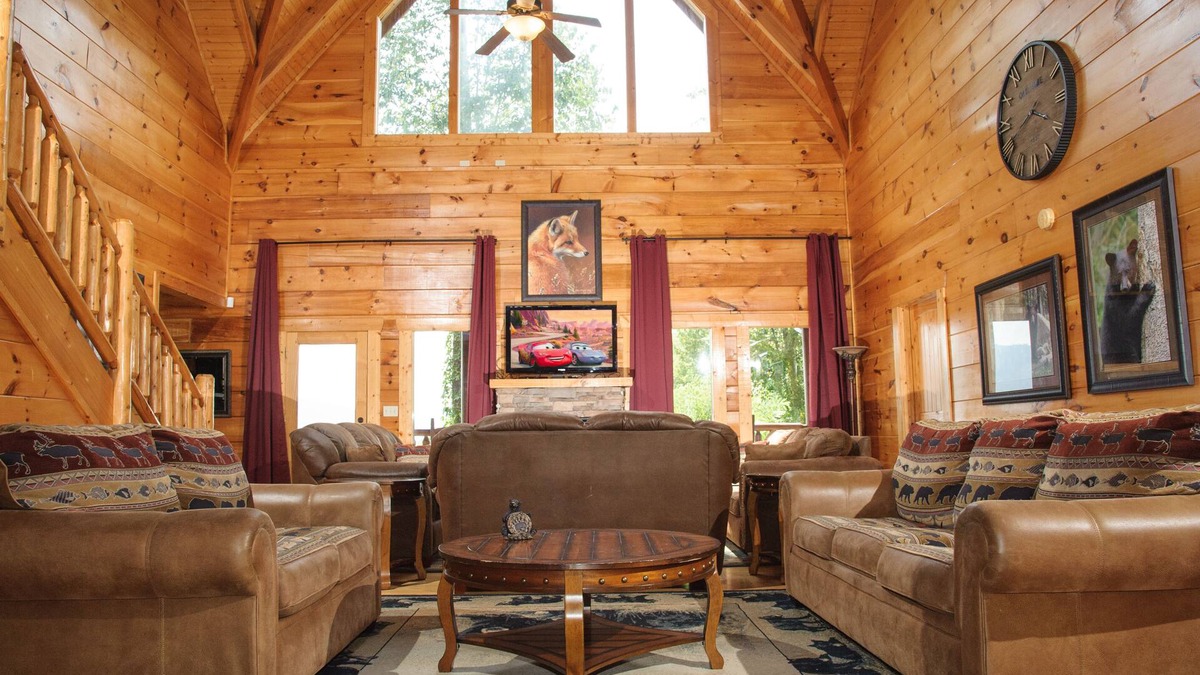 Sevierville House | Resort Pool, 7 King Suites, 18-Seat Theater, Arcade Games, Hot Tub, Billiards