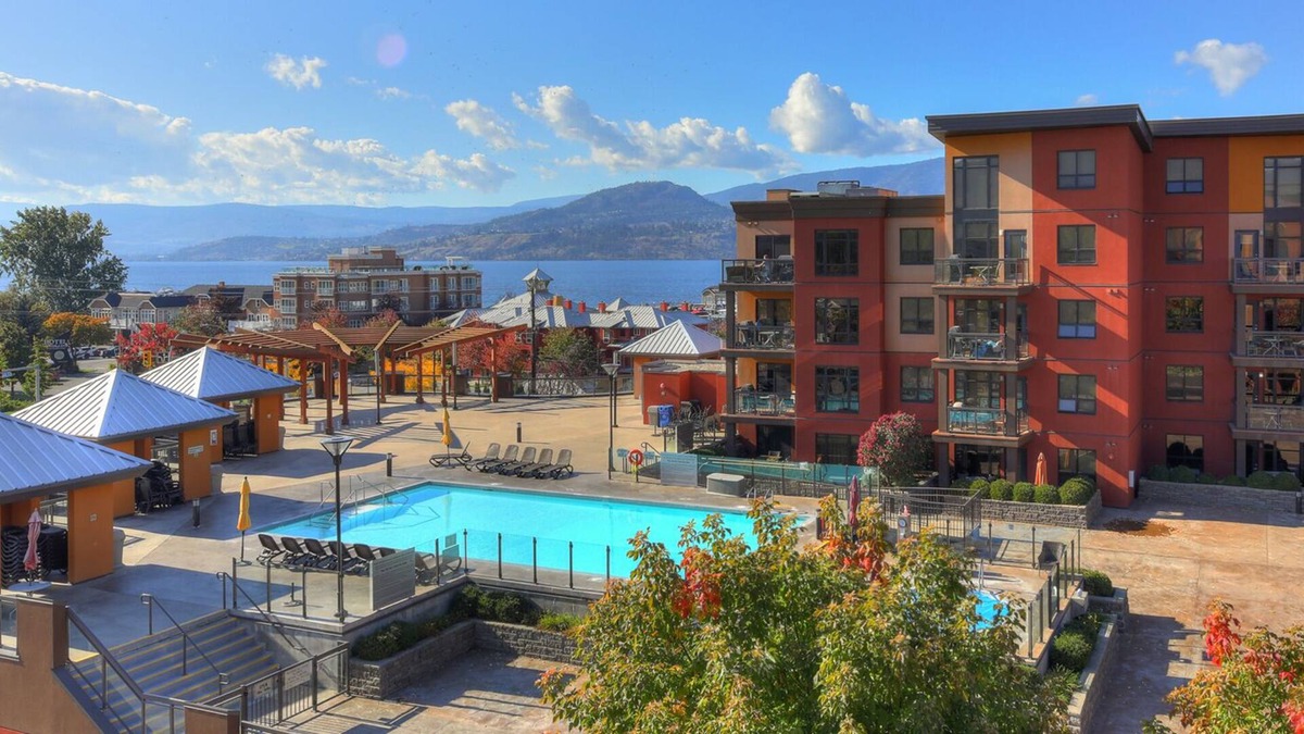 South Pandosy Condo | Resort Style - 3 bedroom 2 bathroom Playa Del Sol