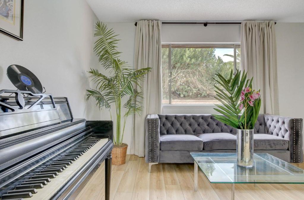 Paradise House | Resort Style 4 bedroom House with Pool Minutes from Strip