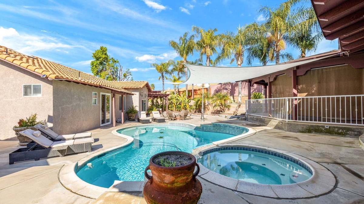 Valle Vista House | Resort-Style 5BR + Pool + Sleeps 13 + Pet-Friendly