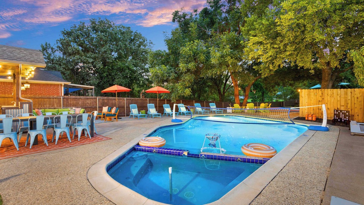 Lake Dallas House | Resort Style Backyard Pool Pickleball Court