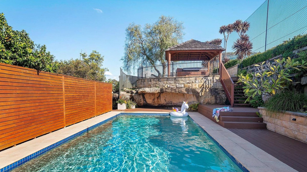 Belrose House | Resort style entertainer