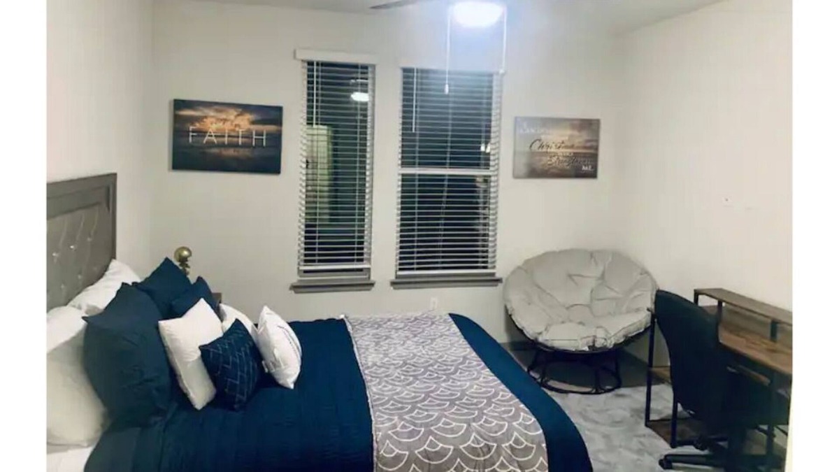 Sanford Apartment | Resort style suite near Attractions & Shopping!