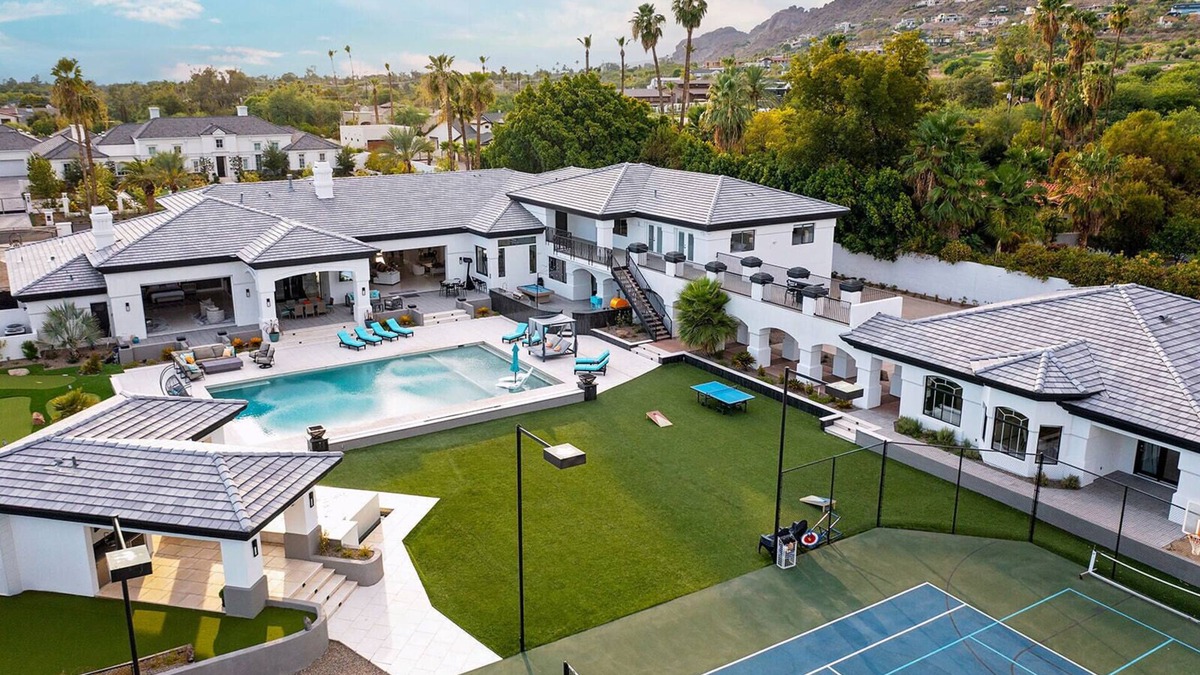 Charnwood House | Resort-Style Villa | Pool Pickleball Golf Relaxation
