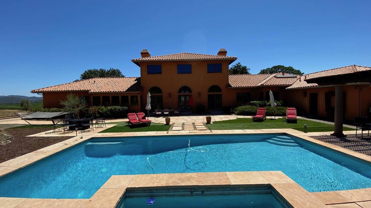 Pope Valley House | Resplendent Villa Retreat in the Wine Country