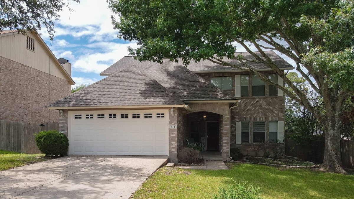 Universal City House | Rest and Recovery Suites-Live Oak Home
