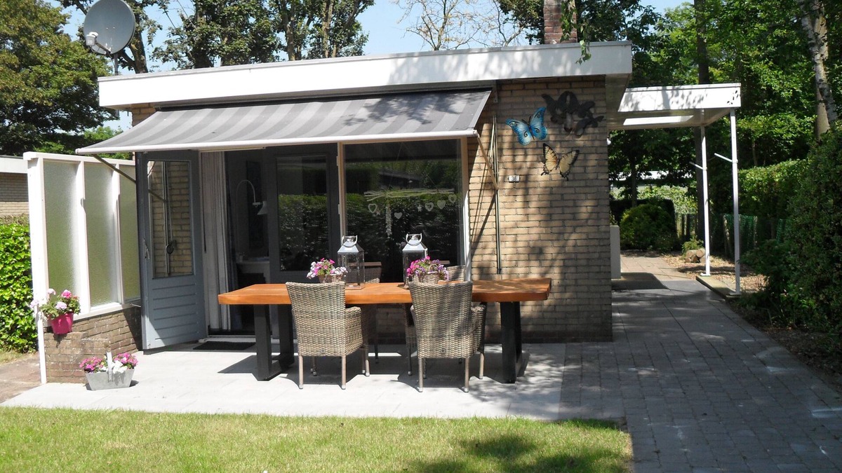 Baarland House | Rest, fireplace, sea, that is what our holiday bungalow can offer you