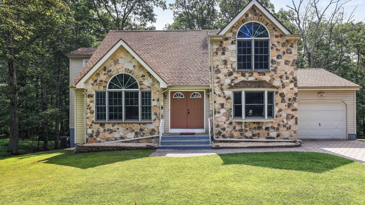 East Stroudsburg House | Rest in our Nest! Cozy Pocono Mtn Retreat.