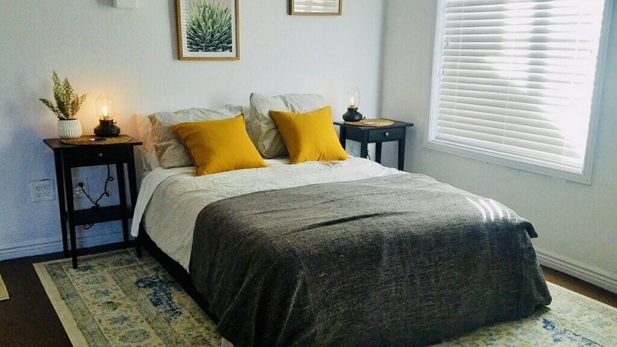 Bel Aire House | Rest & Recoup - Private Suite w/Gym & Sauna - A Mile to 70 West/East
